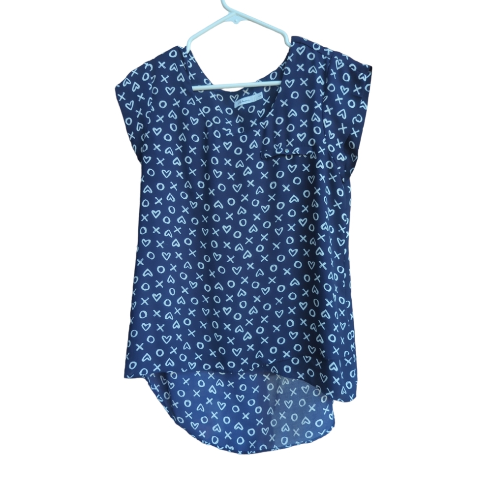 Charming Navy blue and white loose fitting top. Size M.